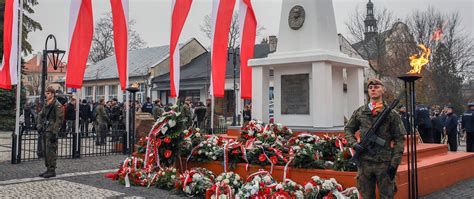 Zdjęcie z konspiracyjnych obchodów Święta Niepodległości podczas II Wojny Światowej