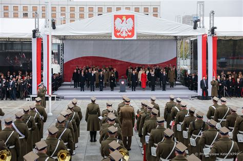 Zdjęcie współczesnych obchodów Narodowego Święta Niepodległości w Warszawie