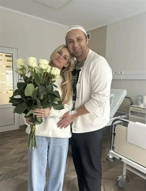 Zdjęcie Adriany Szymaniaka i Anity Szydłowskiej z dziećmi.