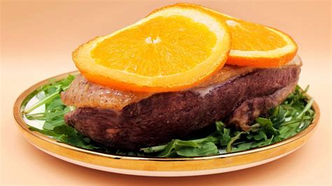 eleganckie danie fine dining z jadalnym złotem