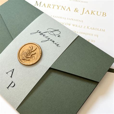 Ilustracja przedstawiająca eleganckie zaproszenie ślubne z motywami kwiatowymi.