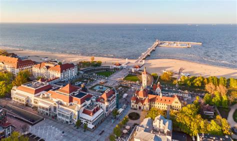 Panorama Sopotu z widokiem na plażę i molo