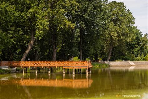 Widok ogólny na park dworski i stawy w Starym Folwarku