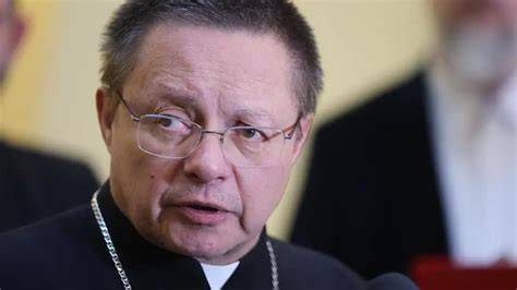 zdjęcie kardynała Grzegorza Rysia podczas Wigilii na Rynku Głównym