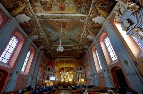 Barokowy kościół Narodzenia NMP w Lubaszu