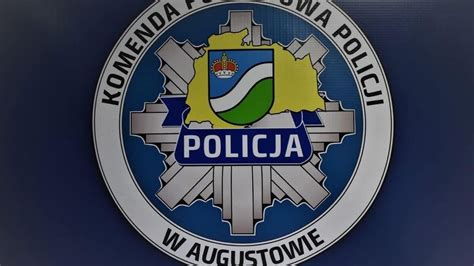 schemat przedstawiający przebieg wydarzeń z Augustowa: helikopter zrzucający konfetti, policjanci wycinający konfetti