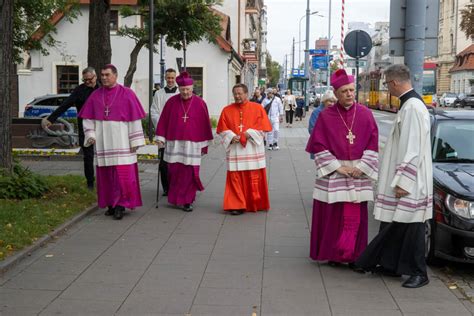 zdjęcie Biskupów podczas mszy świętej