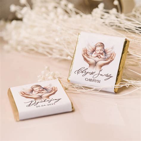 Elegancko zapakowane czekoladki z personalizowaną etykietą