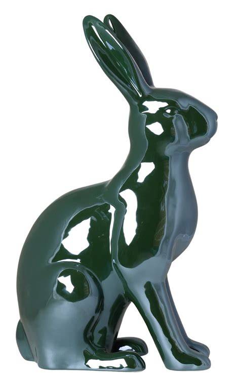 Zbliżenie na błyszczącą powierzchnię ceramicznego królika