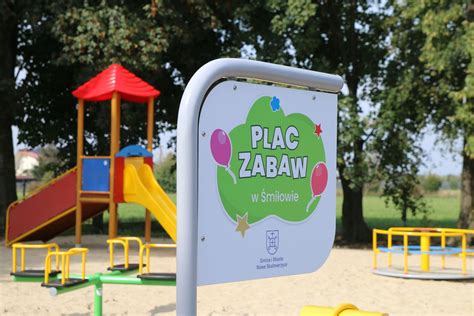 Mapa placu zabaw z zaznaczonymi lokalizacjami ukrytych jaj