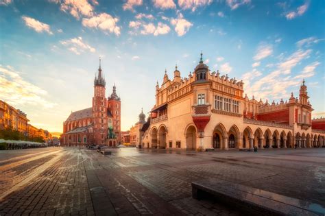 fotografia Rynku Starego Miasta w Lublinie udekorowanego na święta wielkanocne