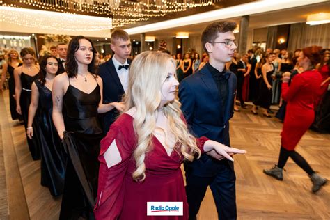 Archiwalne zdjęcia ze studniówki II Liceum Ogólnokształcącego w Chrzanowie