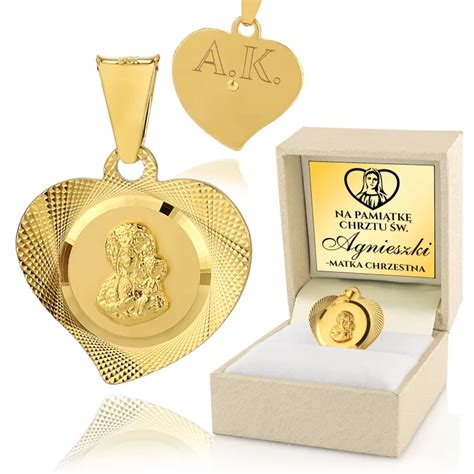 Personalizowany medalik lub bransoletka z grawerem dedykacji na Chrzest Święty.