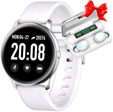 Smartwatch i słuchawki jako element walentynkowego zestawu