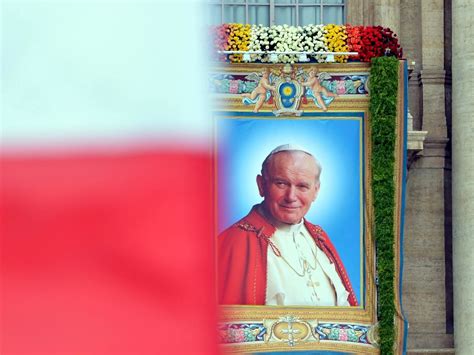 zdjęcie przedstawiające Jana Pawła II podczas jednej z mszy
