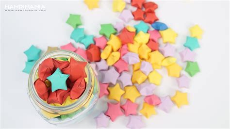 mini gwiazdki origami zawieszone na łańcuchu jako dekoracja sali