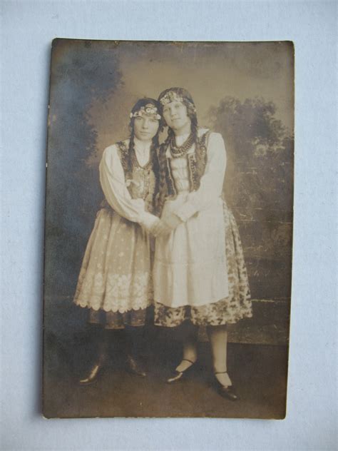 fotografia przedstawiająca seniorów w strojach jasełkowych