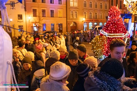 Plenerowa szopka bożonarodzeniowa na Rynku Nowomiejskim w Toruniu