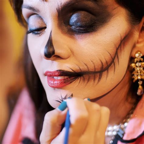 Porównanie makijażu szkieletu, kota i wampira - inspiracje na Halloween.