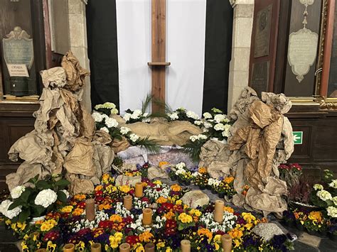 fotografia Grobu Pańskiego w kościele