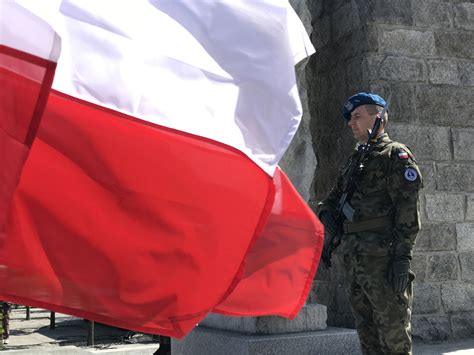 fot. J. - uroczystości pod pomnikiem Żołnierza Polskiego w Kamieńsku