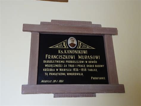Tablica pamiątkowa poświęcona historii liceum