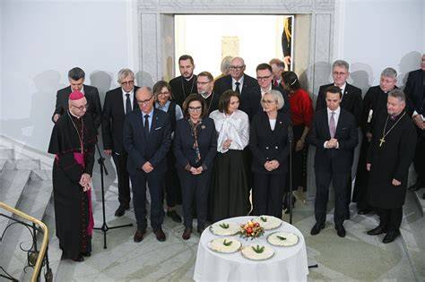 Przedstawiciele Kościołów składają życzenia podczas spotkania opłatkowego w Sejmie