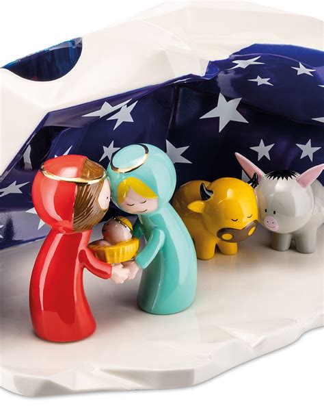Przykłady nowoczesnych porcelanowych figurek z kolekcji Alessi Happy Eternity Baby.