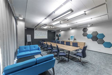 Sala konferencyjna z wyposażeniem multimedialnym