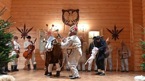 Ilustracja przedstawiająca kolędników z turoniem i kozą
