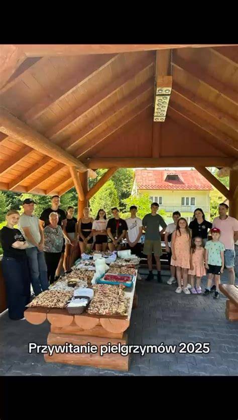 Zdjęcie pielgrzymów zmierzających na Jasną Górę w dniu 15 sierpnia
