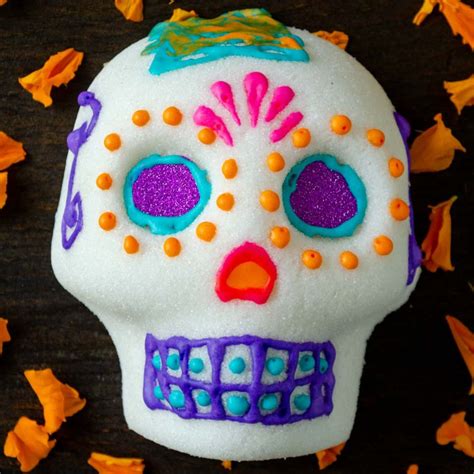 Kolorowe cukrowe czaszki (calaveras de azúcar)