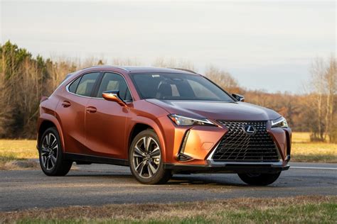 Galeria zdjęć samochodów Lexus UX w różnych kolorach nadwozia
