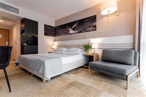 przytulne wnętrze pokoju dwuosobowego w Hotelu Niezły Młyn