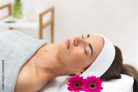 kobiety relaksujące się w salonie SPA