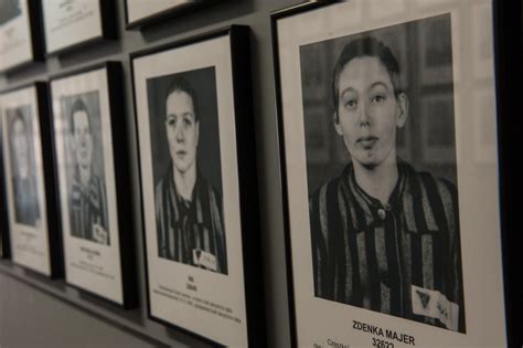 Historyczne zdjęcie terenu Auschwitz I z czasów powojennych.