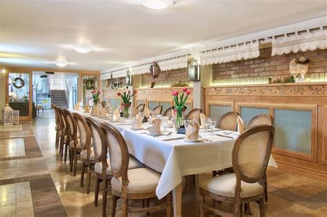 Elegancko udekorowana sala bankietowa w Restauracji Lipcowy ogród