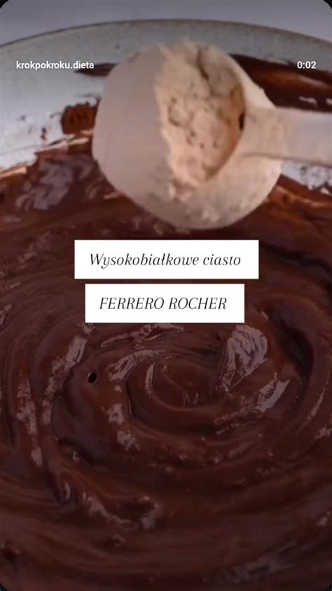 Zdjęcie puszystego wegańskiego kremu kokosowego w misce