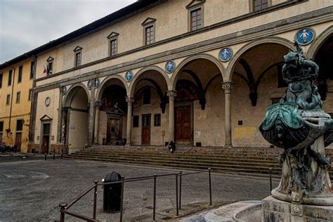 Fotografia Szpitala Niewiniątek we Florencji, pierwszego na świecie domu dla podrzutków