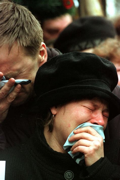 zdjęcie upamiętniające Przemka Czai z obeliskiem w Słupsku