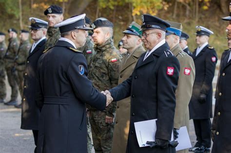 Wręczanie medali i odznak pamiątkowych żołnierzom