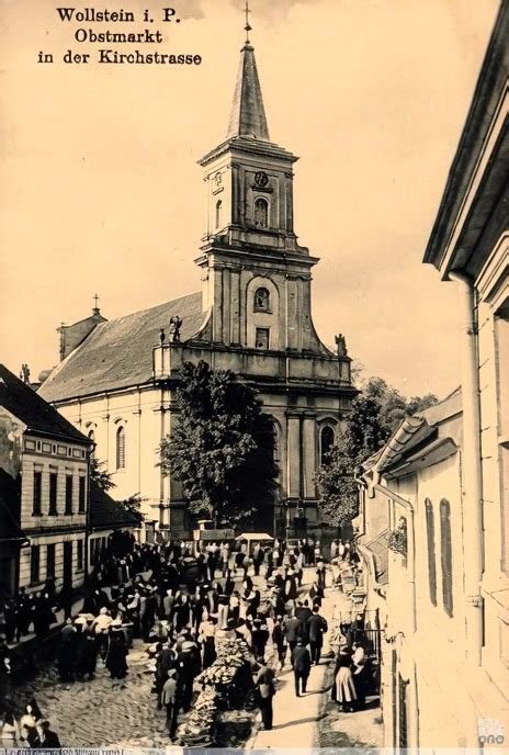 zdjęcie przedstawiające historyczną szopkę krakowską z początku XX wieku, ukazującą architekturę inspirowaną krakowskimi kościołami