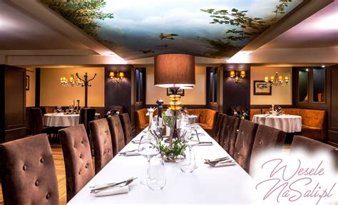 Elegancka restauracja z osobną salą bankietową.