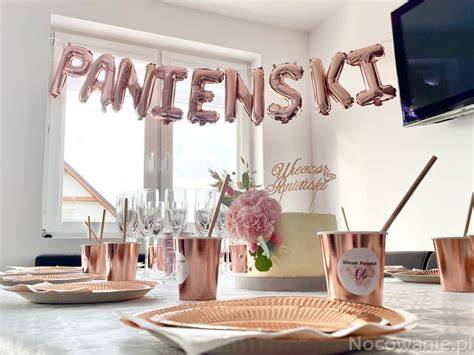 Ilustracja przedstawiająca świadkową planującą wieczór panieński