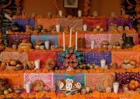 ołtarz ofrenda z jedzeniem i napojami dla zmarłych