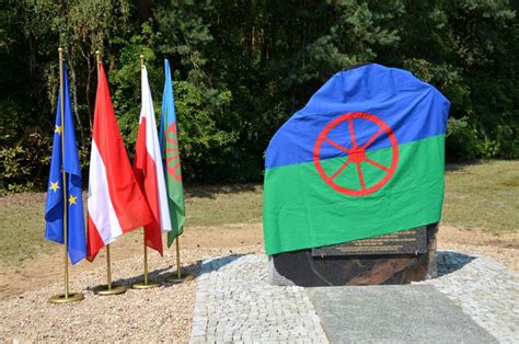 zdjęcie z odsłonięcia pomnika w Chełmnie nad Nerem