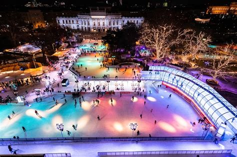 Lodowisko Wiener Eistraum w Parku Ratuszowym