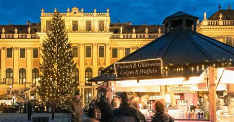 Pałac Schönbrunn podczas jarmarku bożonarodzeniowego