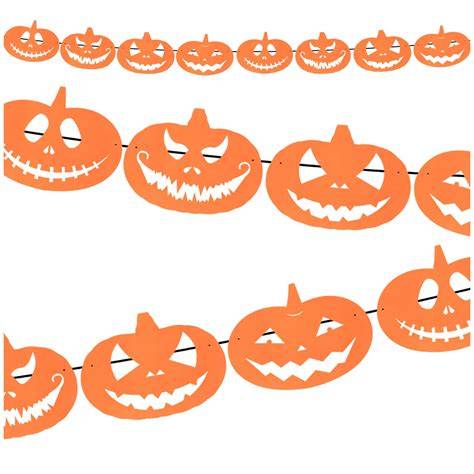 Ilustracja przedstawiająca różnorodne dekoracje halloweenowe: dynie, nietoperze, duchy, girlandy.