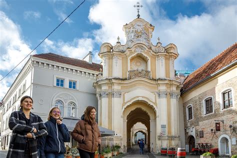Ilustracja przedstawiająca celę więzienną w klasztorze Bazylianów